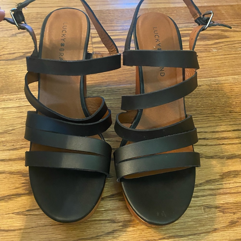 Lucky black wedges